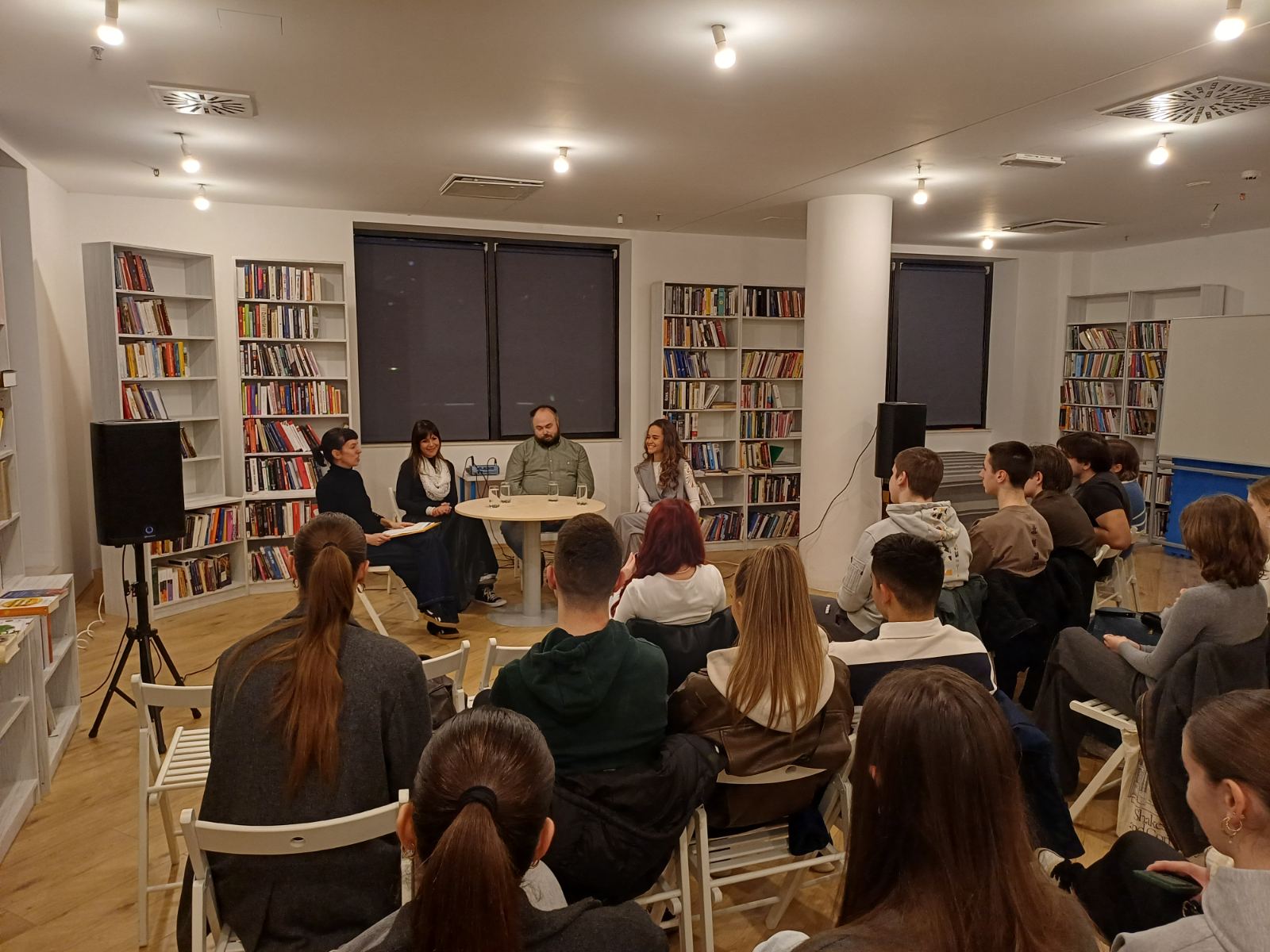 U okviru projekta rada s darovitim i visokomotiviranim učenicima Gimnazije Dubrovnik STEMspiracija: znanje kao zvanje u Ogranku Lapad Dubrovačkih knjižnica održana je panel-diskusija o karijernim putevima u STEM obrazovanju. Sudionici su, iznoseći vlastita iskustva, učenicima Gimnazije Dubrovnik približili rad u STEM području te prednosti nastavničkog poziva.